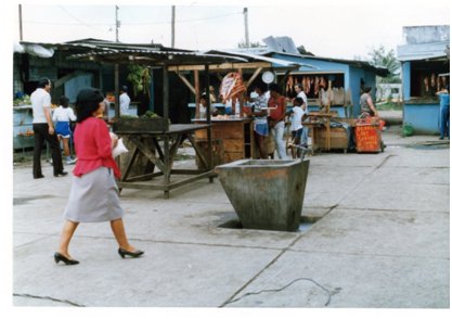 ラゴ・アグリオの町の中の市場.jpg